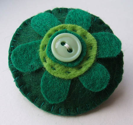 green_flower_brooch_blog.jpg