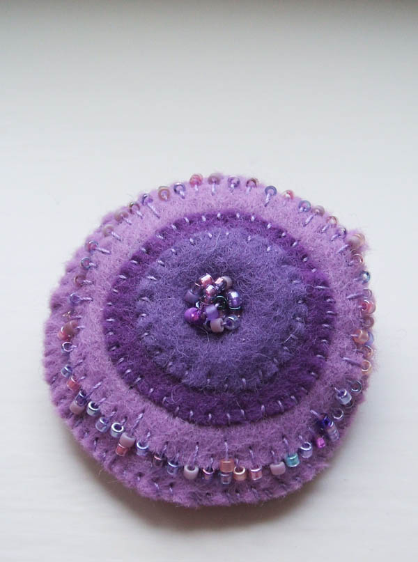 round_brooch.jpg